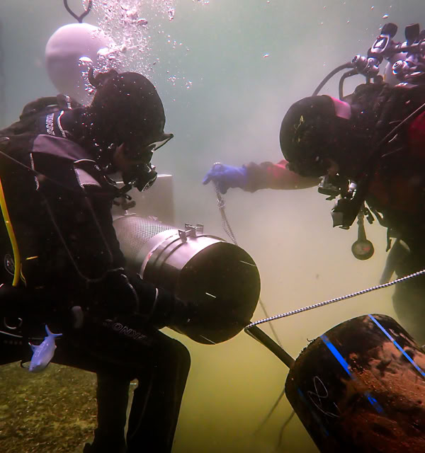 Montage d'un pilote sur une crépine dans un lac à 10 m de profondeur